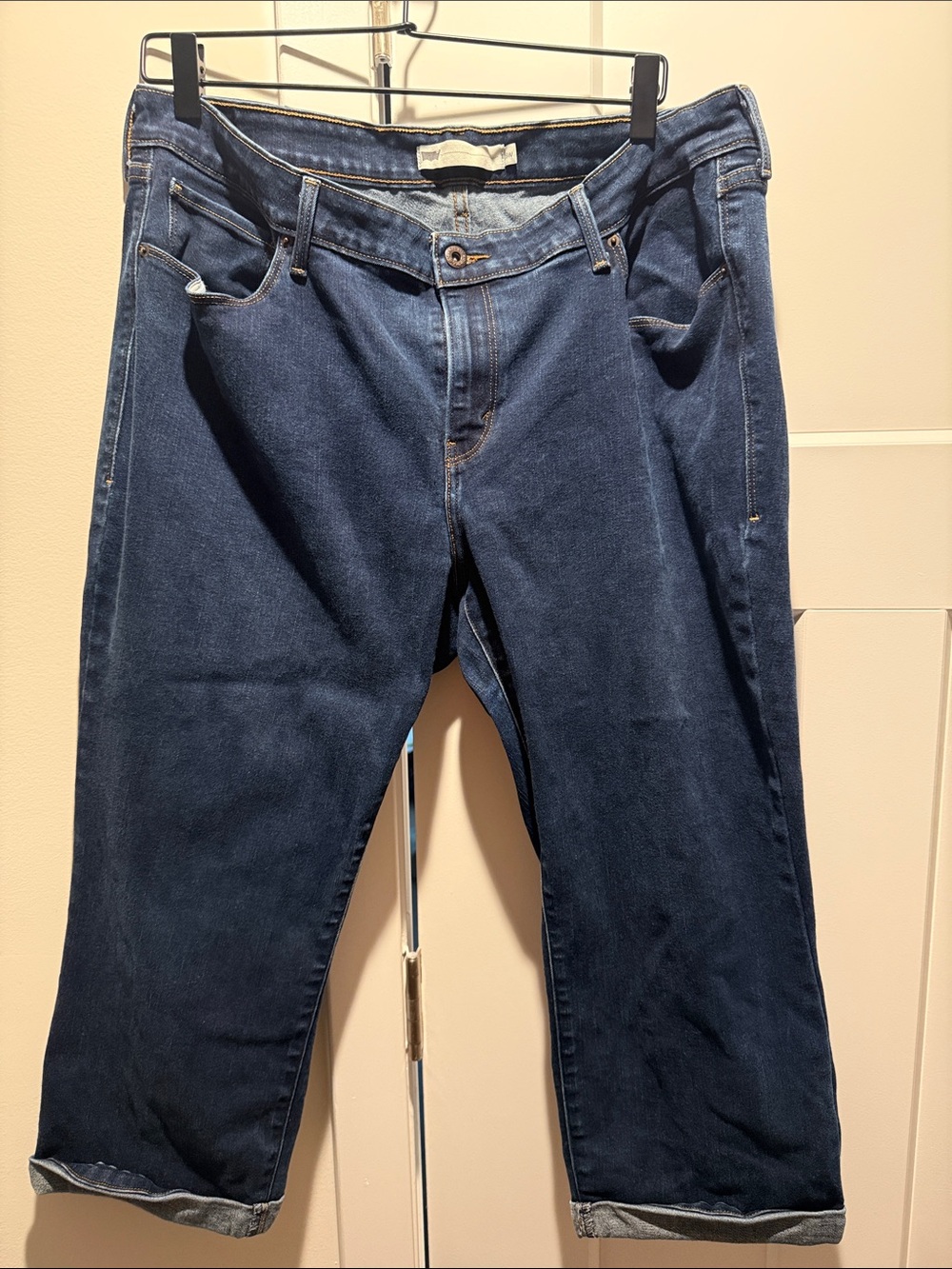 Levi’s Women’s Dark Blue 3/4 length Jeans